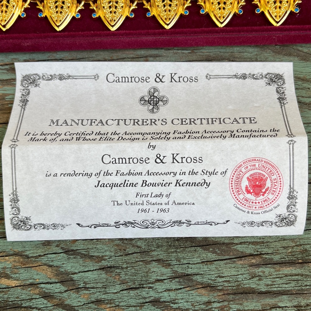 Camrose & Kross 18k gold-plated French Herald bracelet. - Picture 6 of 9